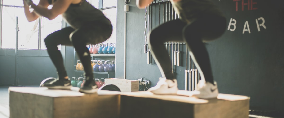 3377体育电商Banner主图 - 展示多种体育器材与运动场景